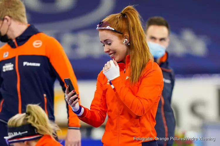 Antoinette de Jong pakt WK-goud op 3 km voor Sablikova en Schouten