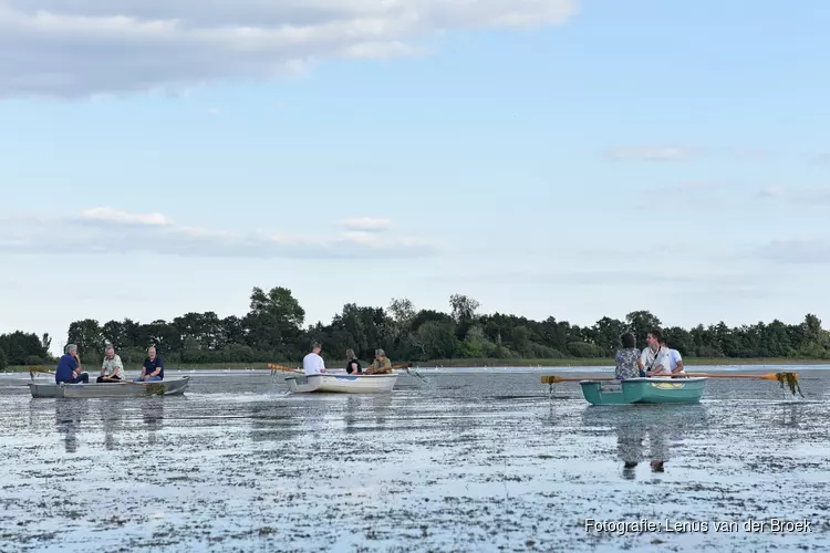 Unieke Watersafari toont bagger en waterplanten problematiek Nannewiid vanaf het water aan