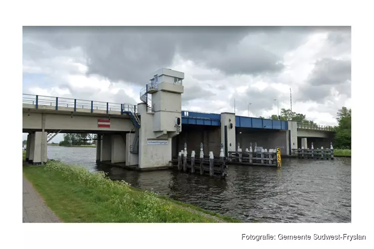 Nieuw asfalt voor brug Uitwellingerga: brug 6 januari afgesloten
