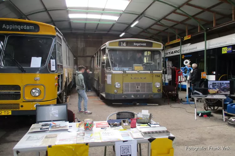 Open dag Nationaal openbaar vervoer museum Ouwsterhaule in beeld