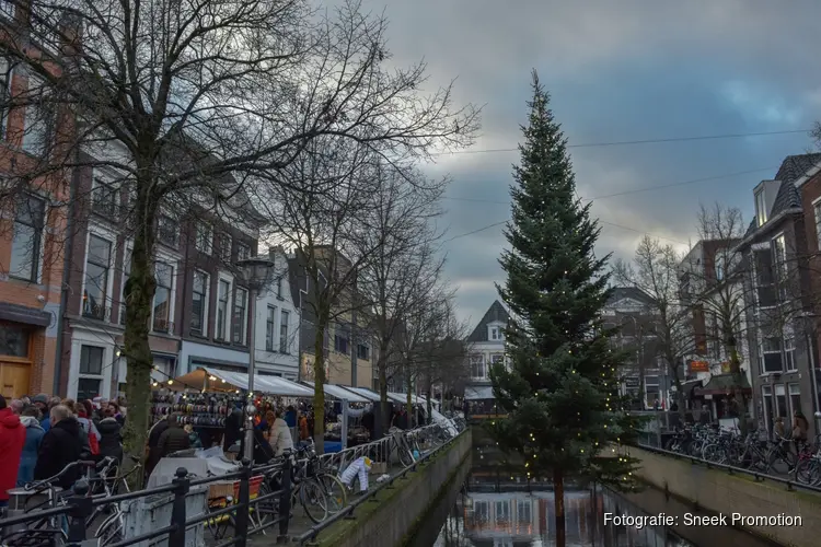 Binnenstad Sneek straalt in kerstsfeer